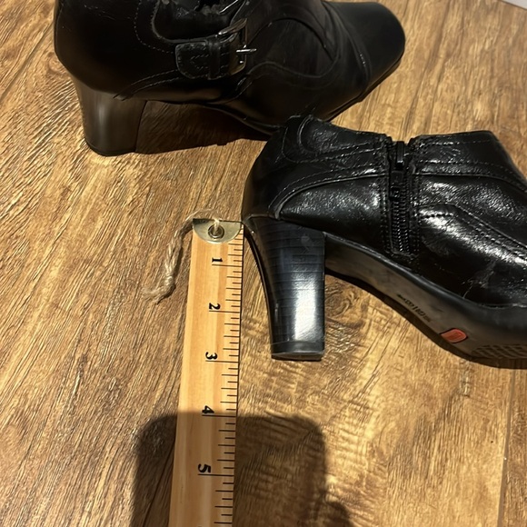 Aerolsoles low cut black zippered heeled ankle booties - Picture 13 of 13